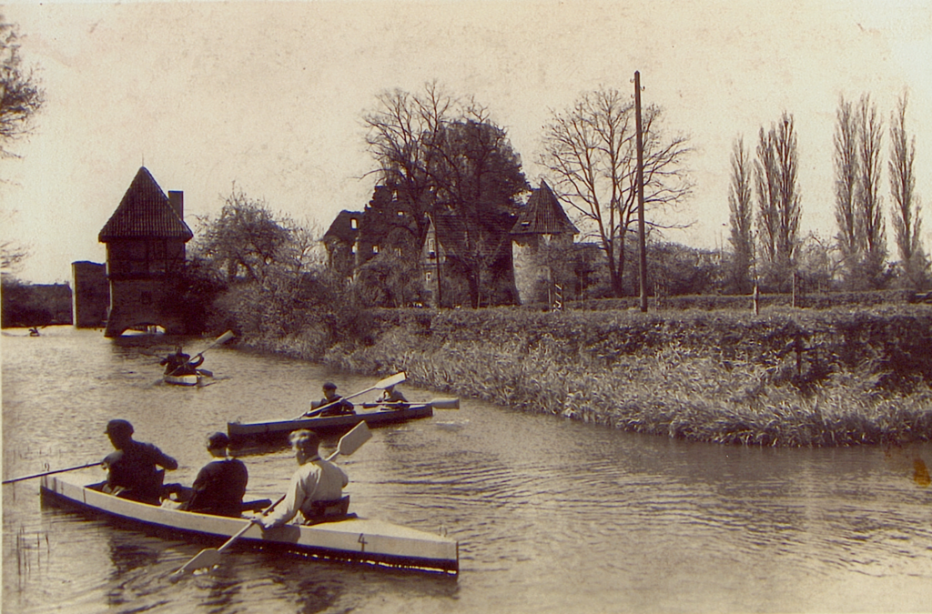 Paddelbetrieb auf dem Burgteich (ca. 1938).