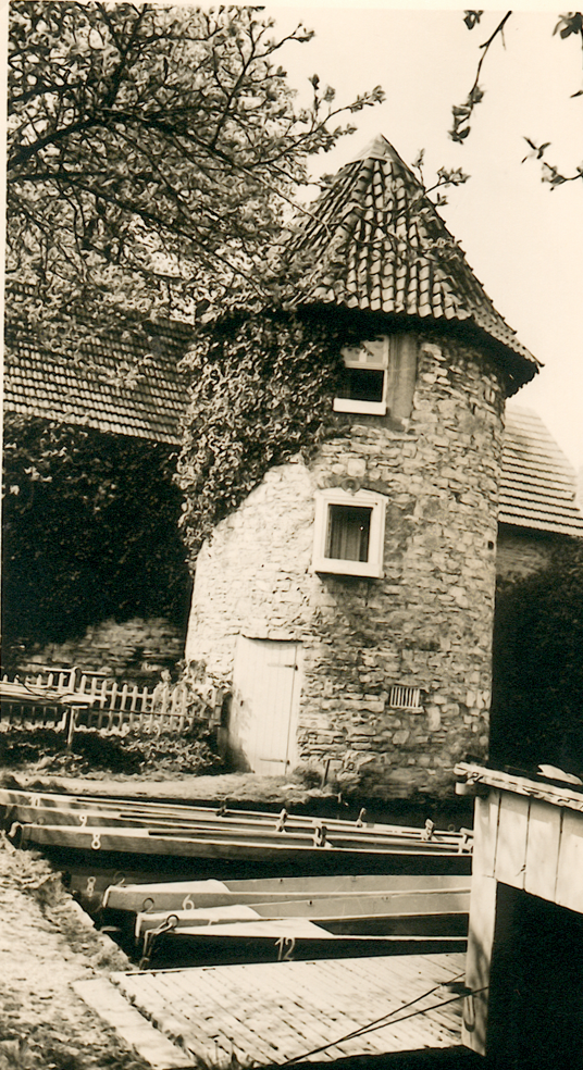 Torturm und Paddelboote (ca. 1950).