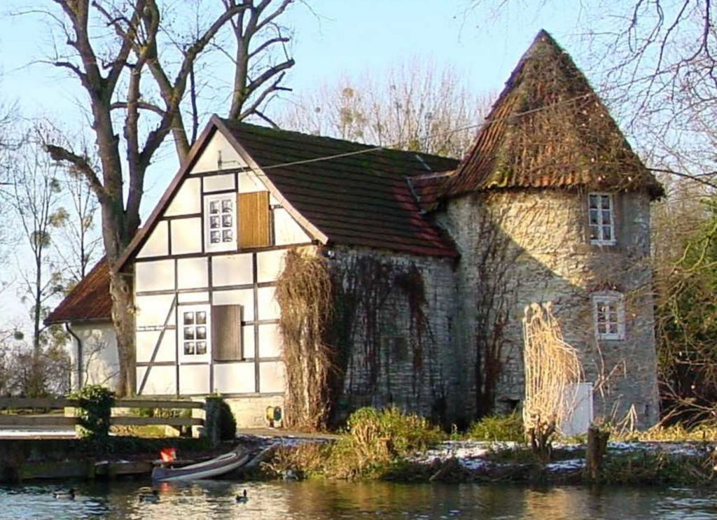 Ehemaliges Torhaus mit Blick aus Osten (ca. 2000).