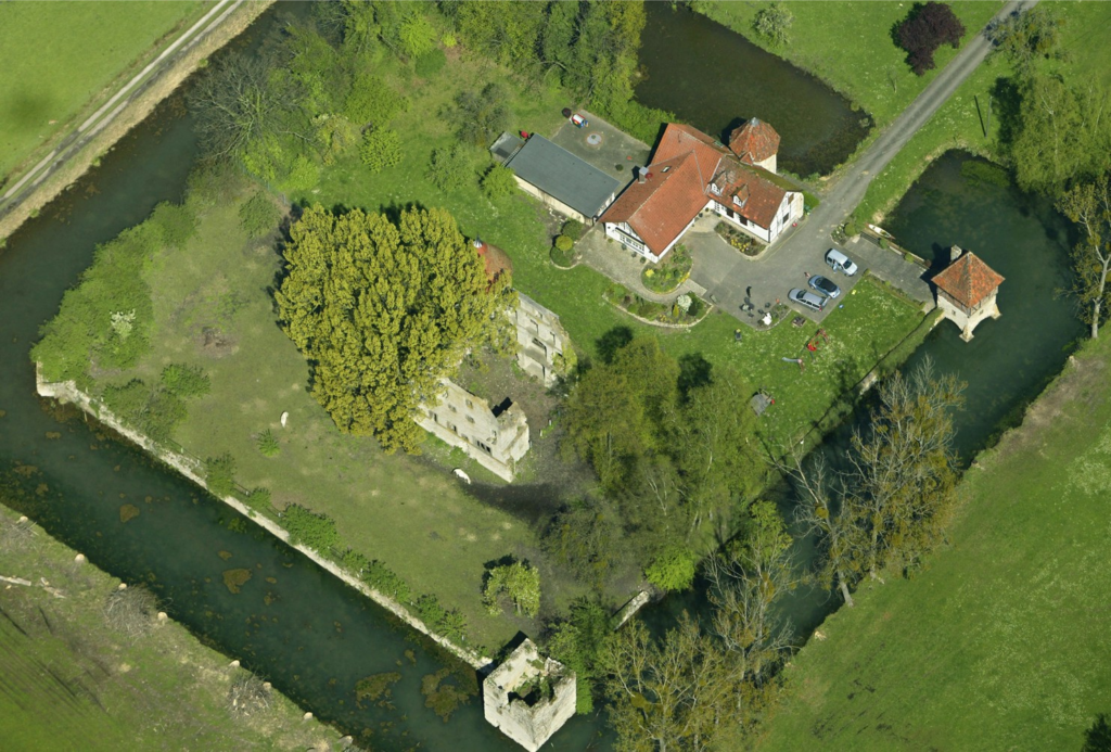 Luftaufnahme der Hauptburg aus südlicher Richtung (April 2005, Fotostudio Henke).