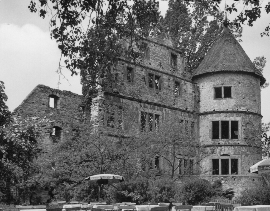 Herrenhaus von Osten betrachtet (ca. 1960).
