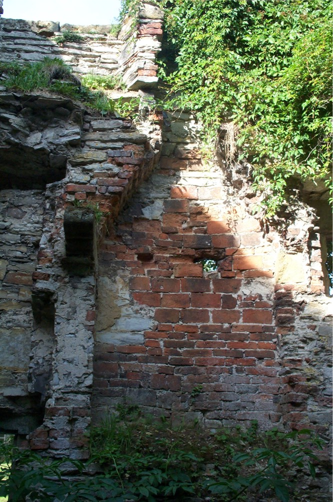 Kaminreste im Südturm (2007).